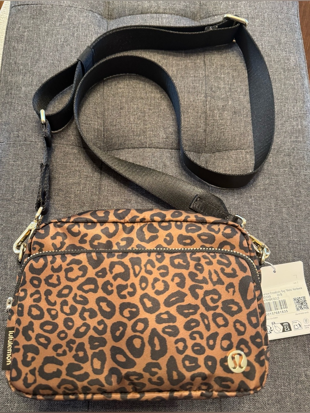 NWT Lululemon 2L leopard Everywhere crossbody